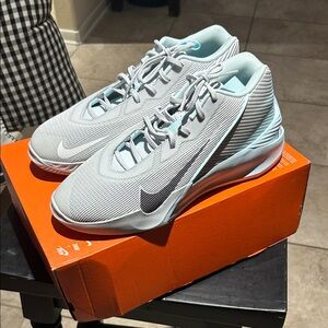 Nike G.T. Jump Academy Trainers 10